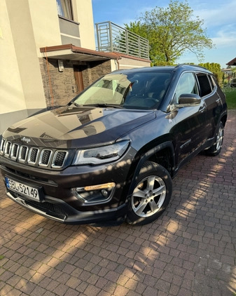 Jeep Compass cena 88000 przebieg: 82000, rok produkcji 2017 z Tychy małe 46